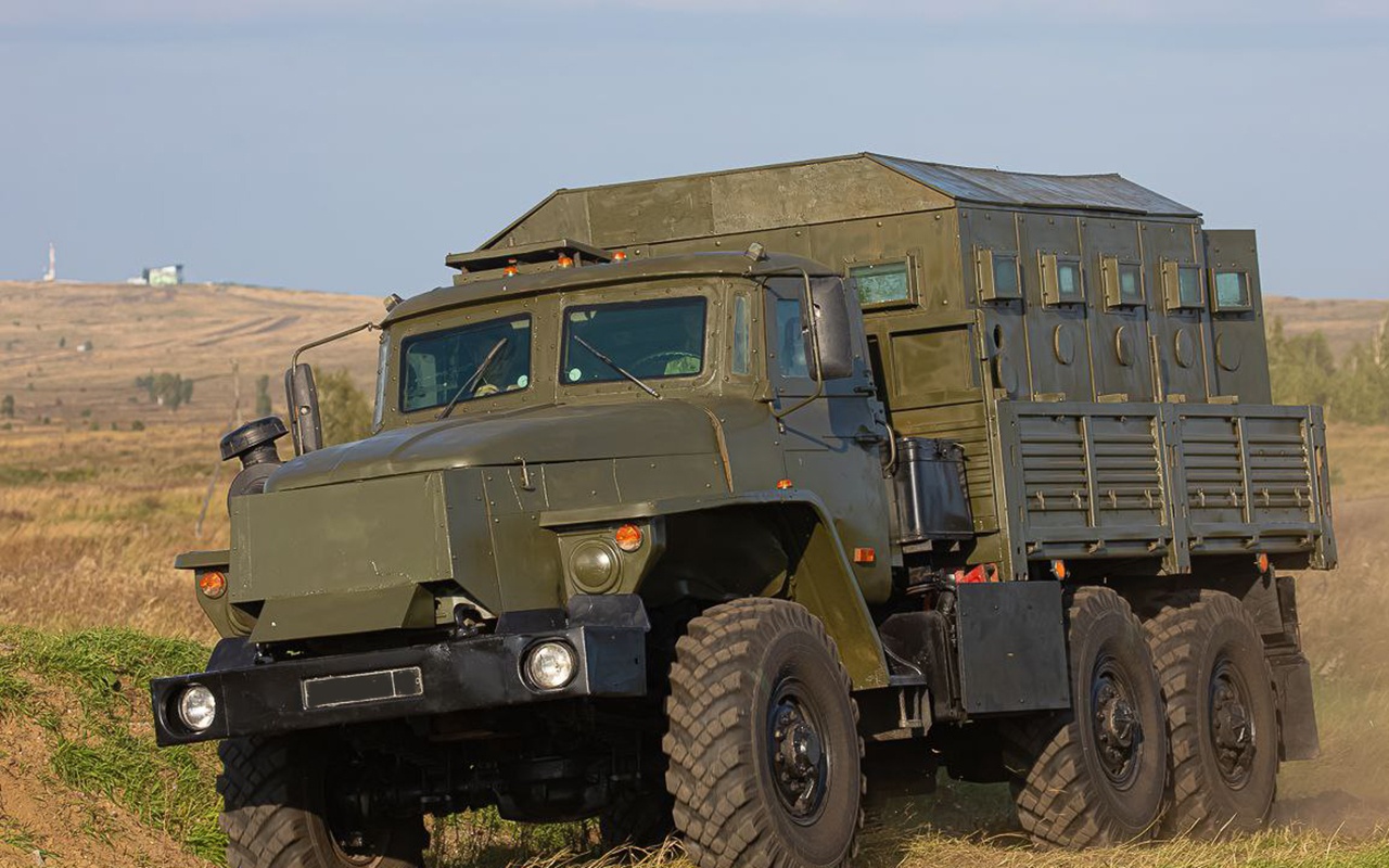 Отработка экстремального вождения на полигоне в Свердловской области.