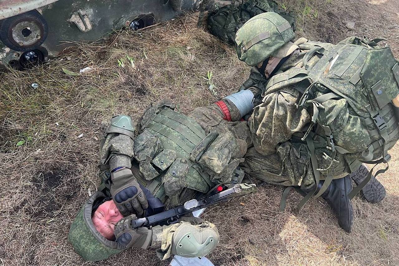 Танкисты ЦВО отработали приёмы оказания первой медицинской помощи.