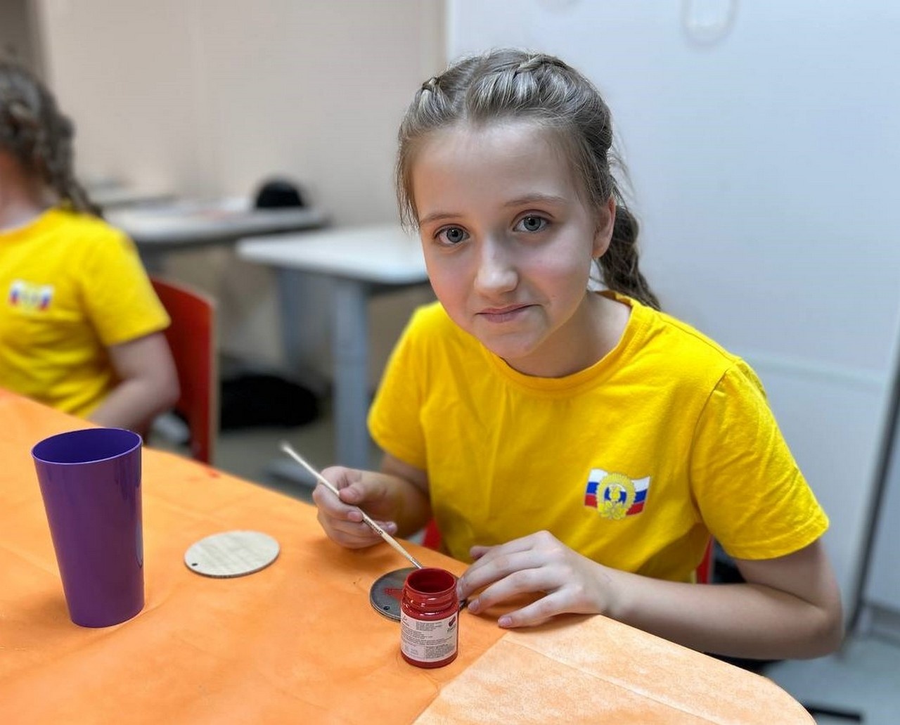 Воспитанницы пансиона в Санкт-Петербурге изготовили обереги для бойцов СВО.