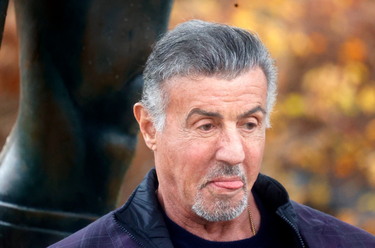 Слай покидает город навсегда.