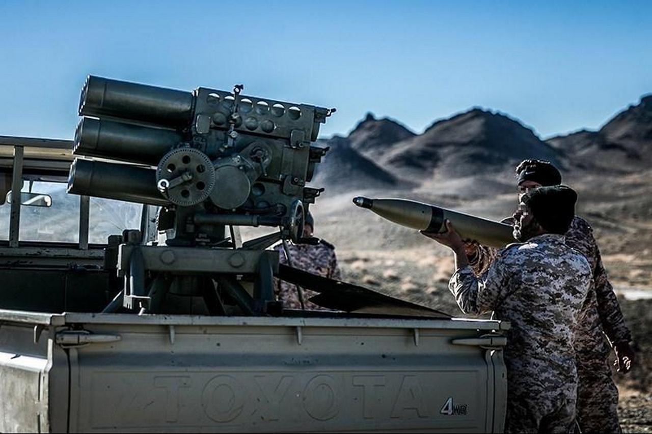 Бойцы КСИР используют установку «Тип 63», смонтированную на пикапе, 2017 г.