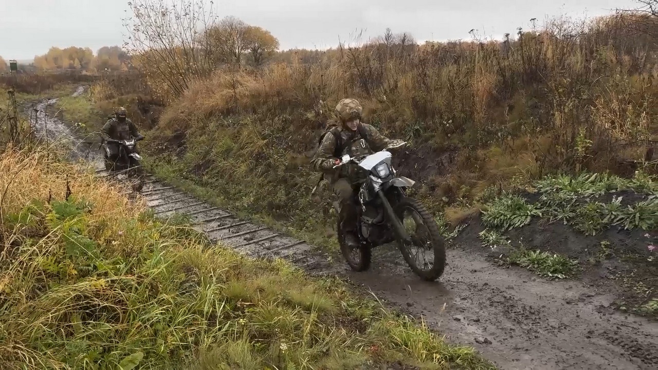 Штурмовики группировки «Север» на тренировке в тыловом районе.