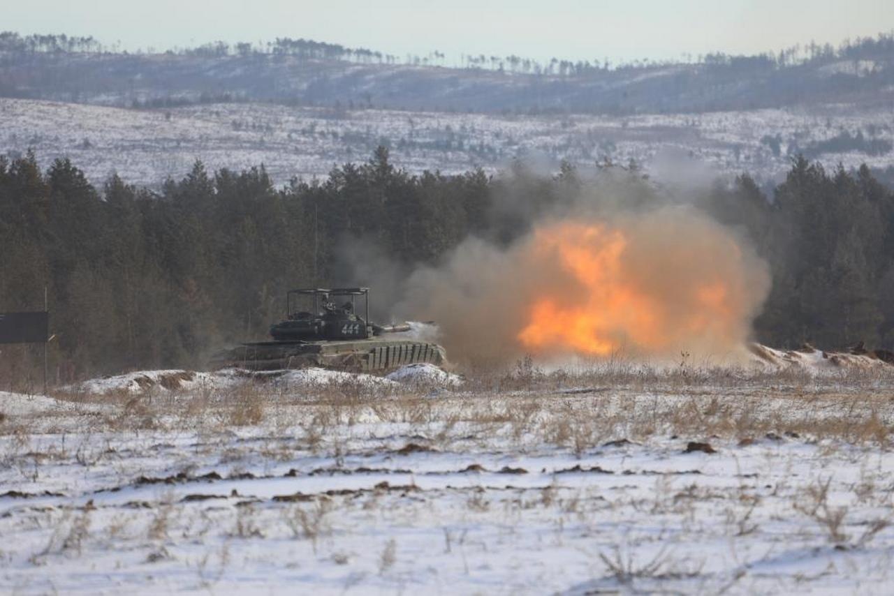 Боевые стрельбы на полигоне ВВО в Забайкалье.