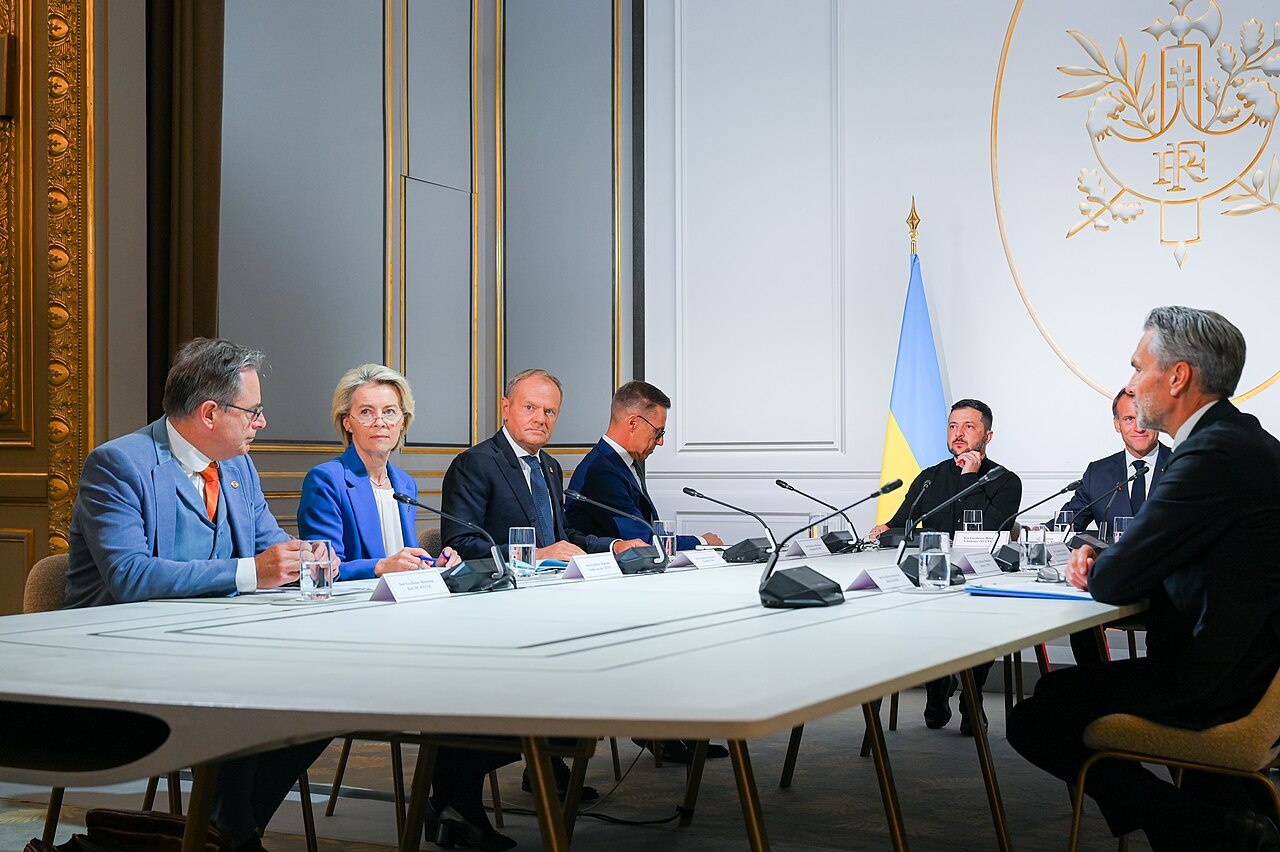 На встрече «коалиции желающих» в Париже премьер Бельгии (крайний слева) категорически отказался передавать российские деньги Украине, несмотря на мощное давление, сентябрь 2025 г.