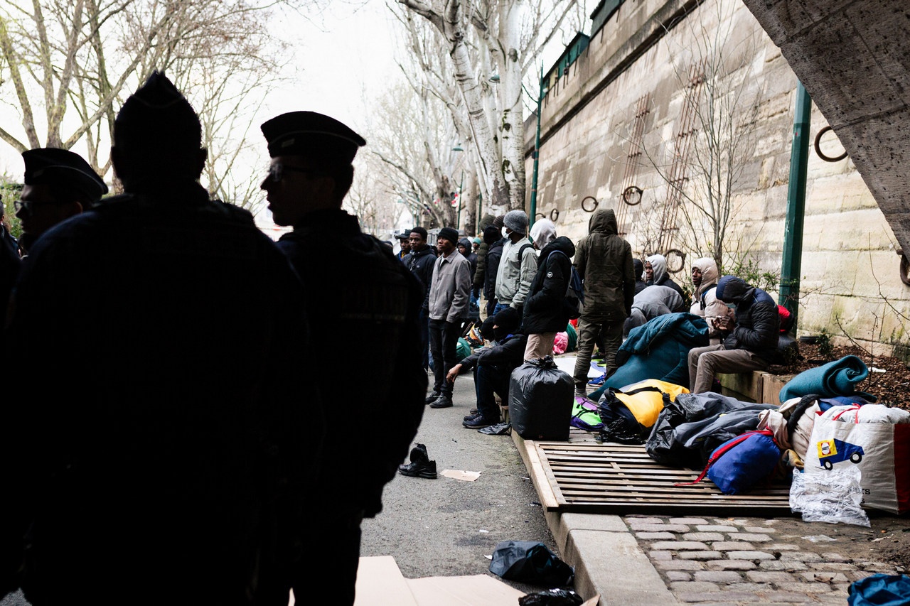 Когда на улицах целые поселения бездомных мигрантов, трудно поддерживать нормальную санитарную обстановку.