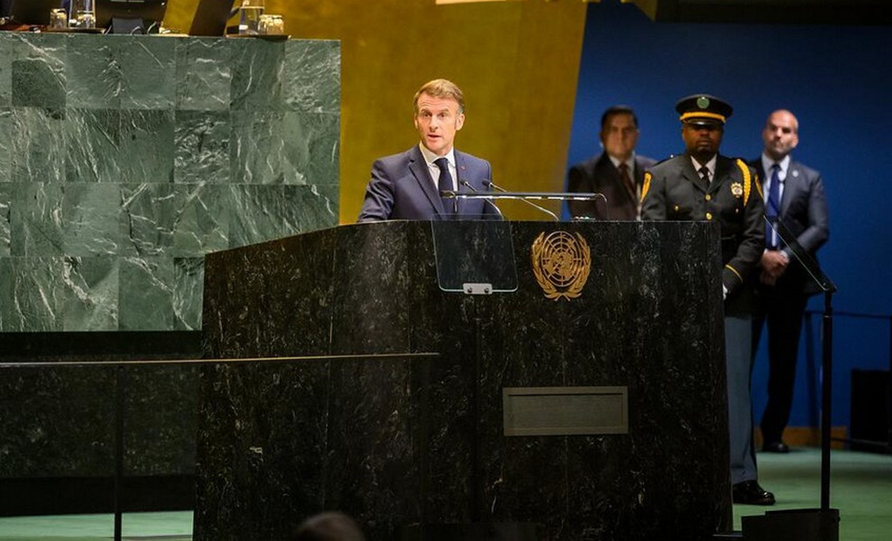 С трибуны Генассамблеи ООН Макрон призвал признать государство Палестина.