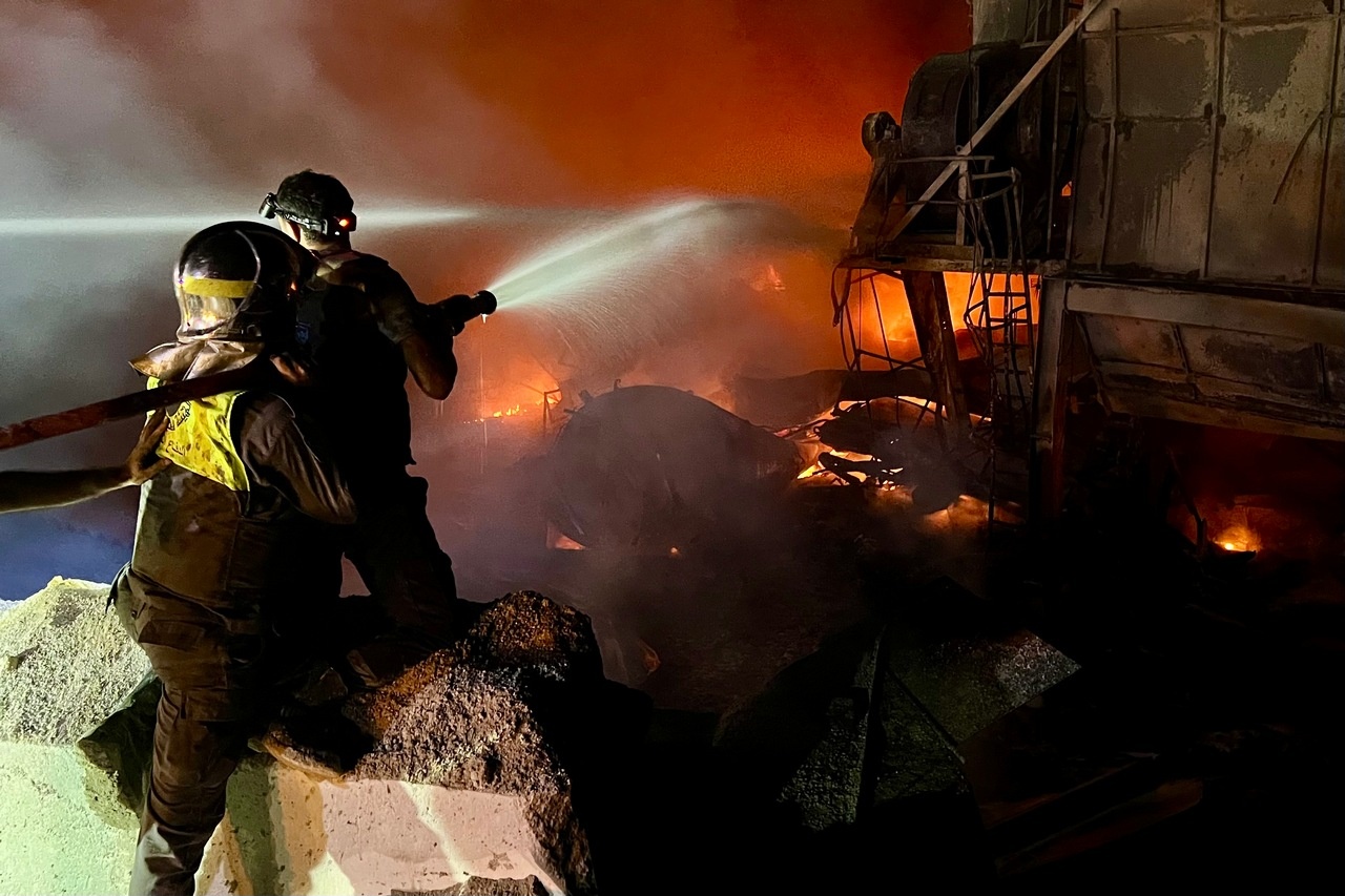 Один человек погиб и семеро получили ранения в результате серии израильских авиаударов по позициям «Хезболлы» на юге Ливана.