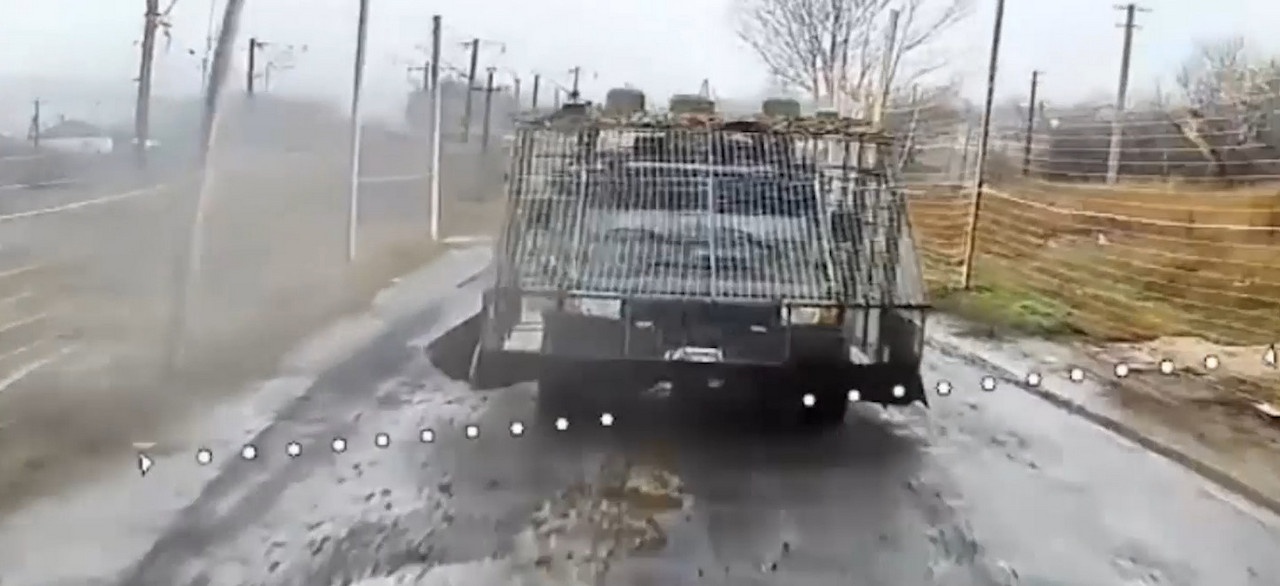 Подразделения беспилотных систем группировки войск «Запад» продолжают уничтожать автомобильную технику противника.