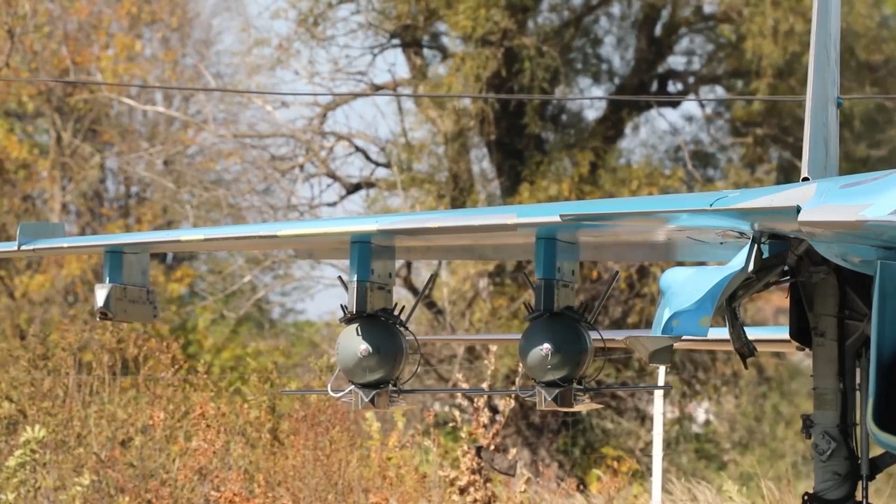 Экипаж истребителя-бомбардировщика Су-34 нанёс удар ФАБ с УМПК по пункту дислокации подразделения ВСУ.