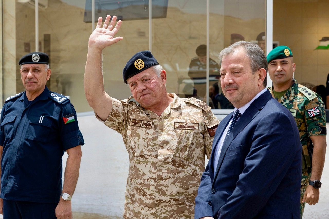 Король Иордании (в центре) пожелал всем удачи, но полицейских и военных не дал.