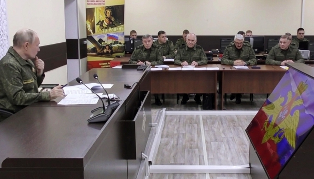 Президент РФ Владимир Путин на командном пункте группировки «Запад».