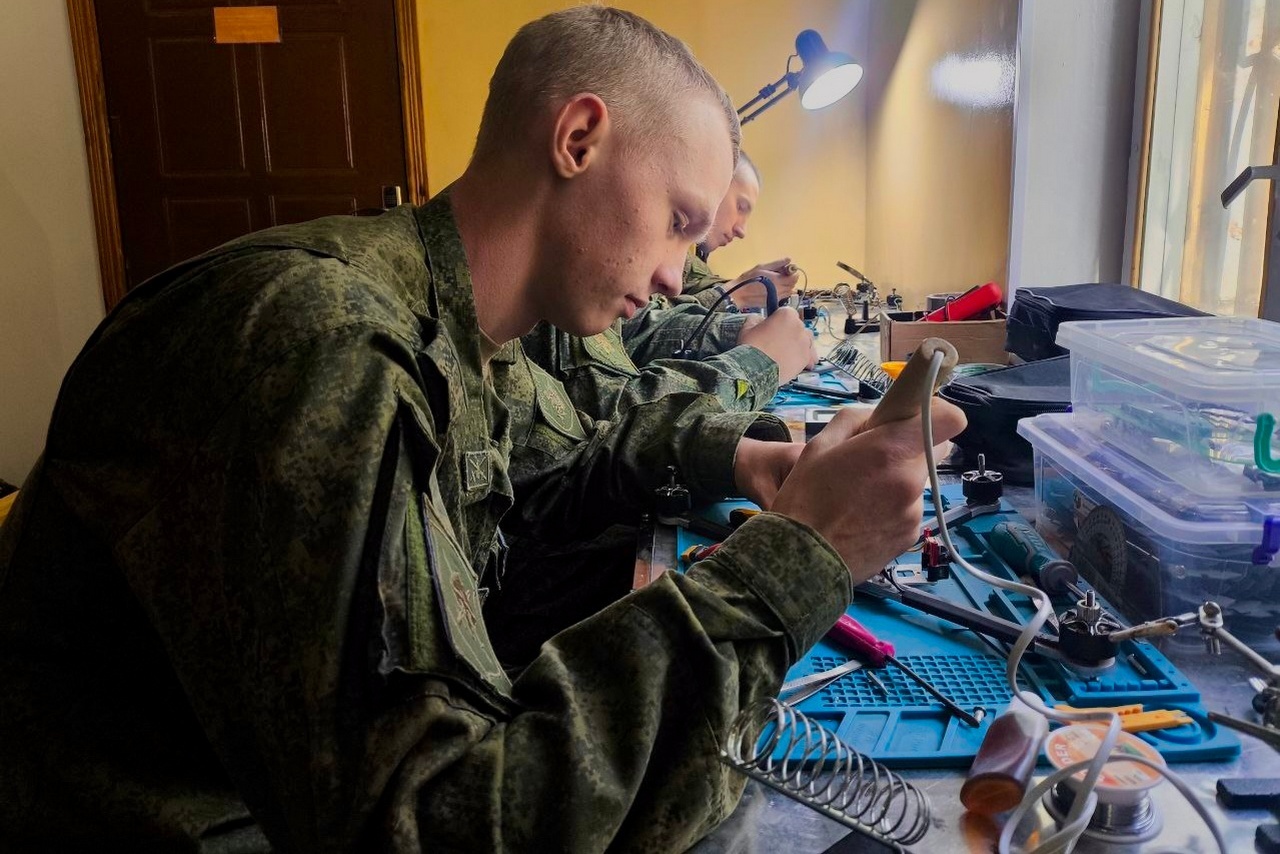 Ремонт БПЛА на российской военной базе в Таджикистане.