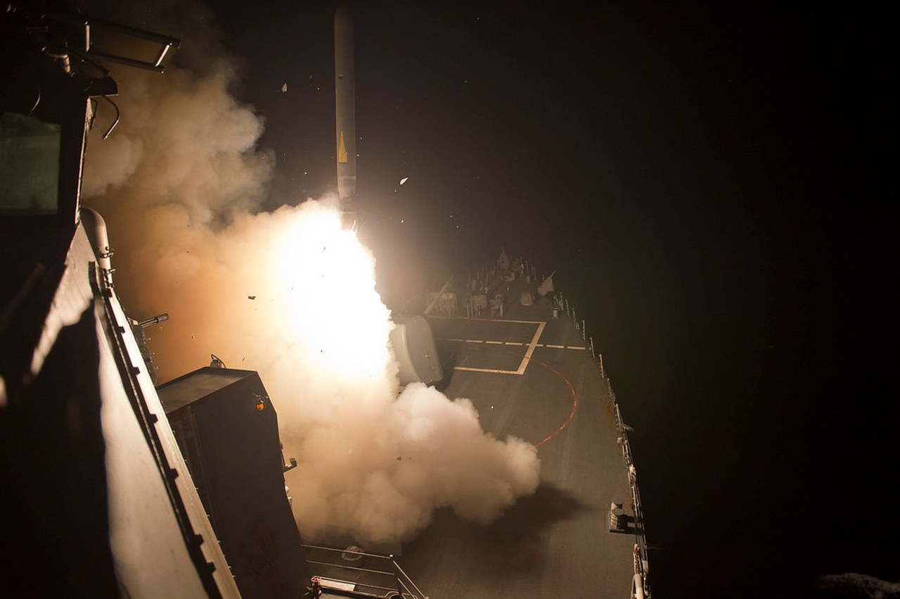 Старт ракеты Tomahawk с эсминца USS Arleigh Burke, 23 сентября 2014 г.