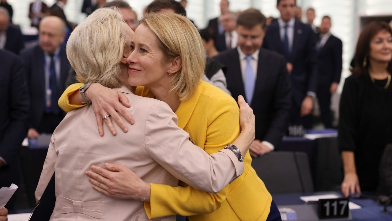 Старый Свет пригрел на груди сразу две еврогадюки