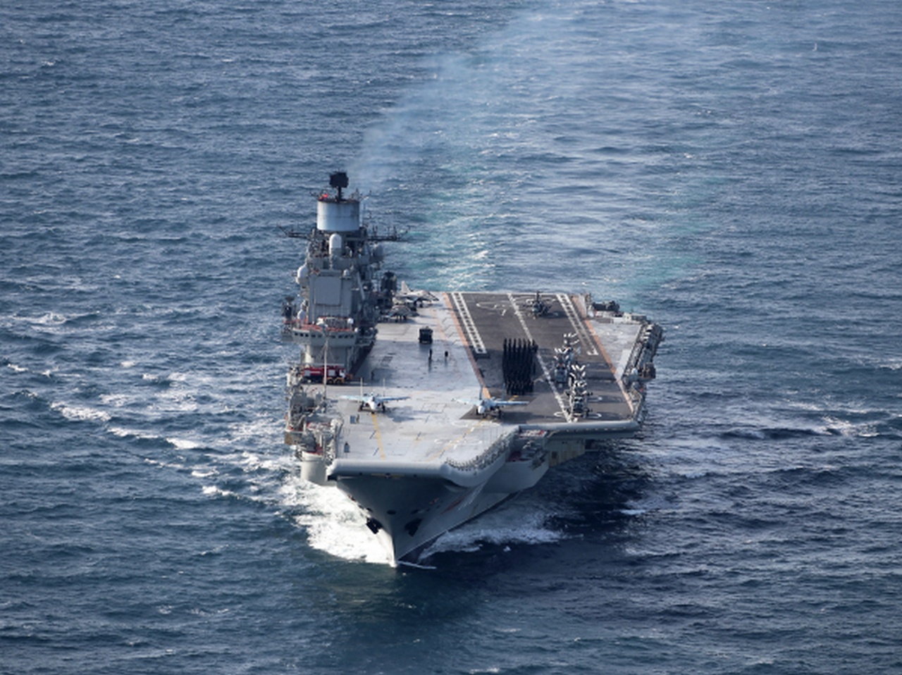 В открытом море.