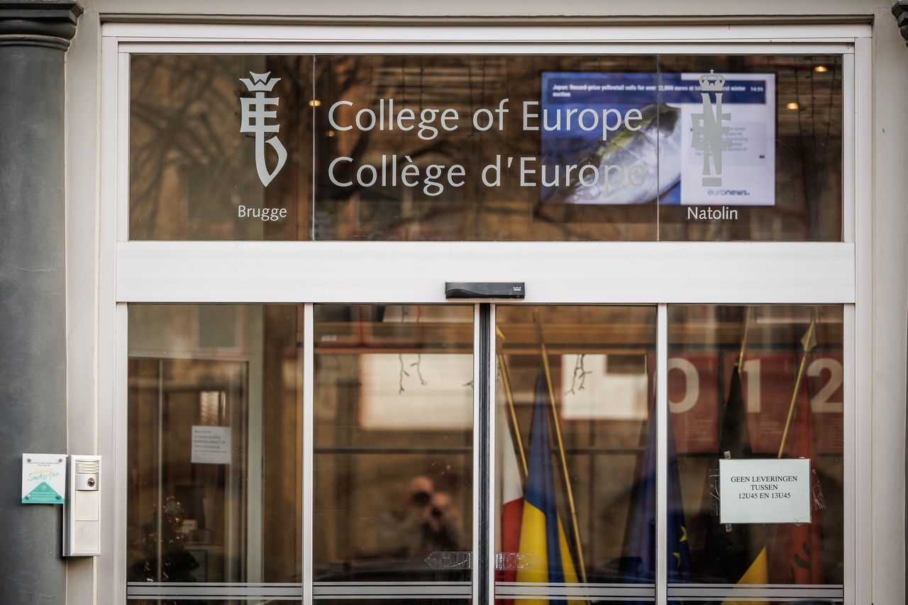 Колледж Европы, благодаря инсайдерской информации, выгодно приобрёл общагу в Брюгге.
