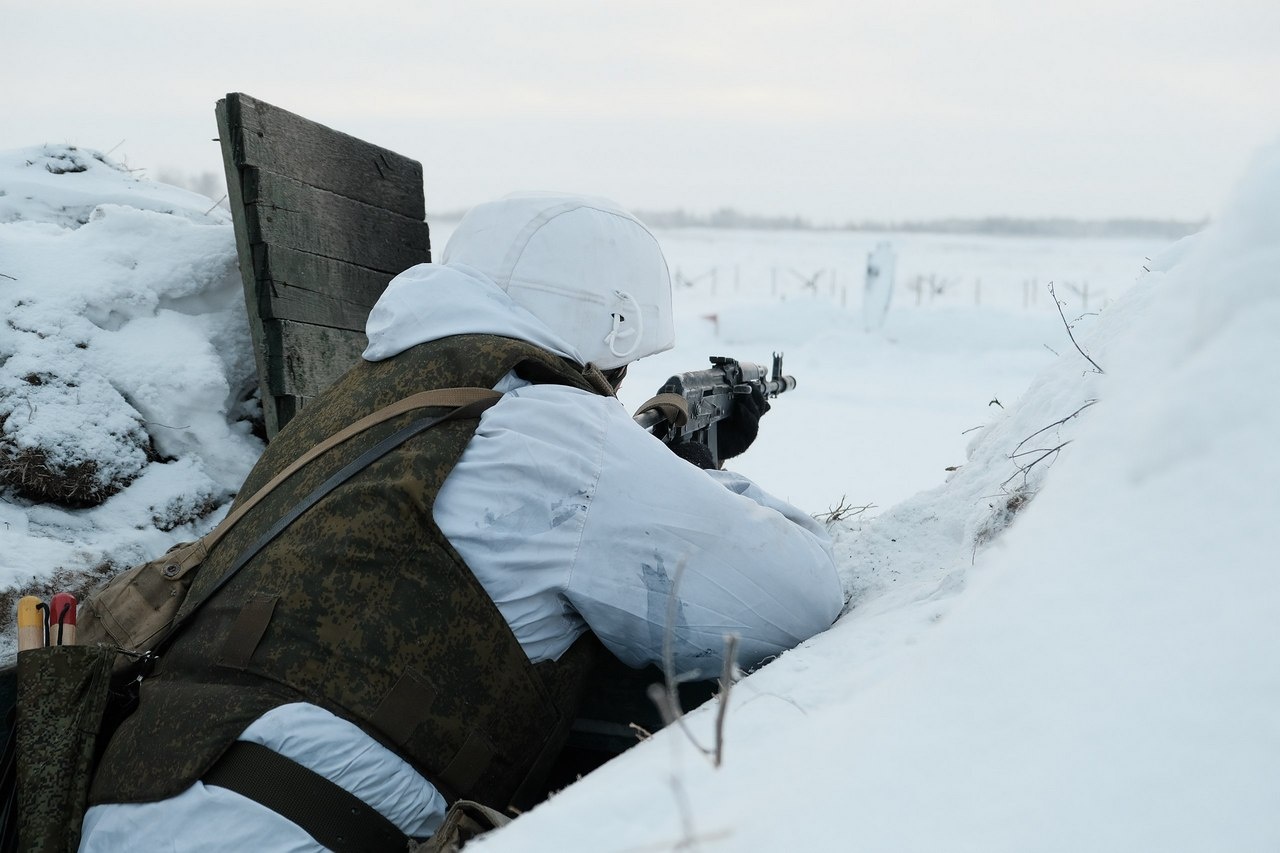 Военнослужащие осеннего 2025 года призыва мотострелкового соединения ЦВО приступили к первым занятиям по огневой подготовке в Кузбассе.