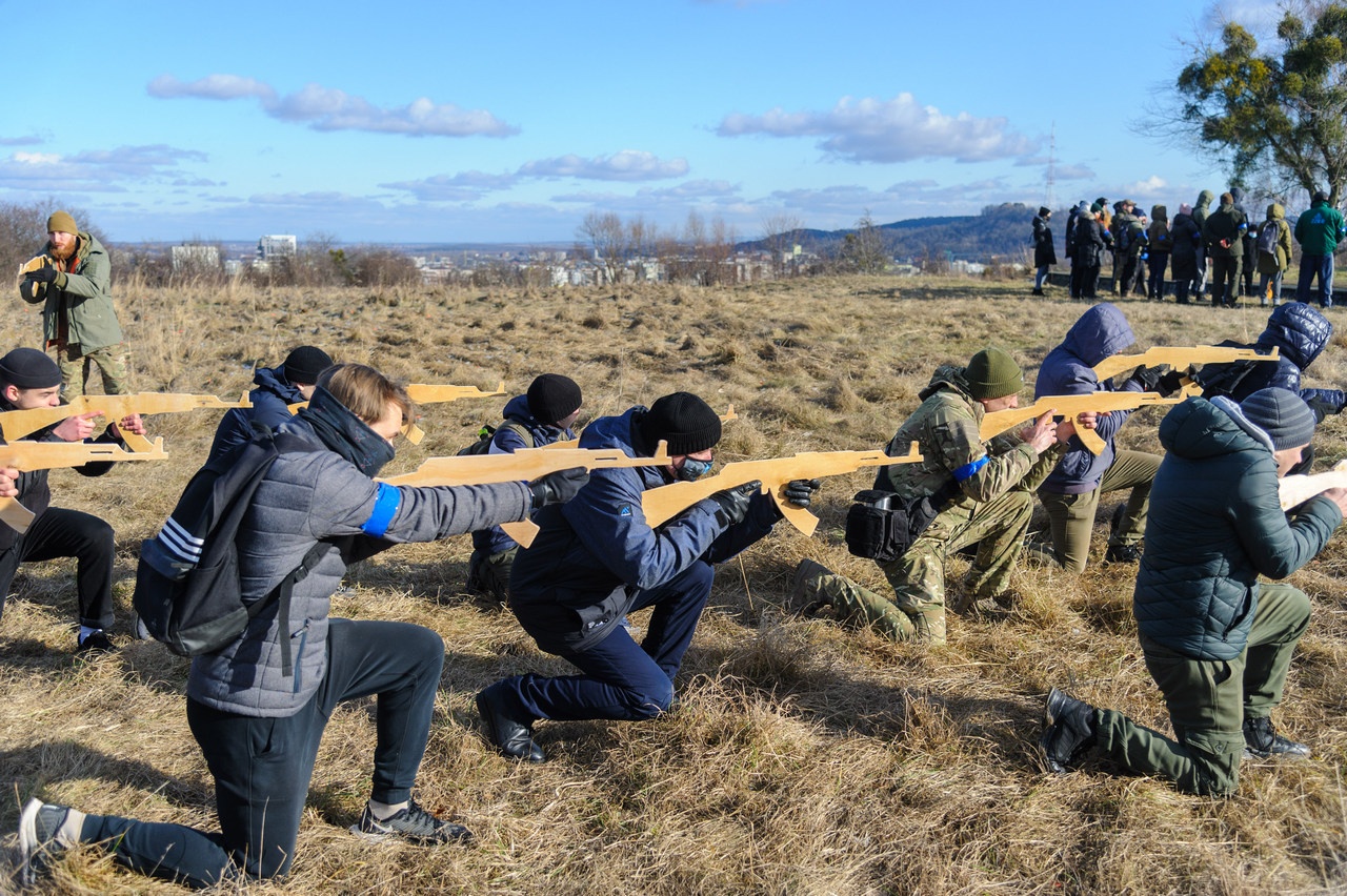 После переворота 2014 года в стране открылись тренировочные лагеря националистов для детей и подростков - с перспективой.