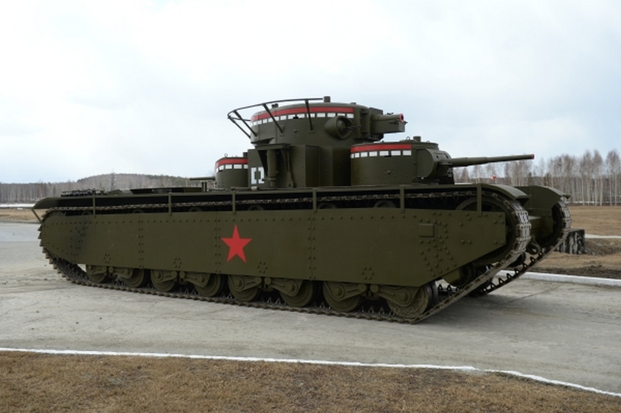 Пятибашенный тяжёлый танк Т-35, воссозданный по советским чертежам специалистами Уральской горно-металлургической компании.