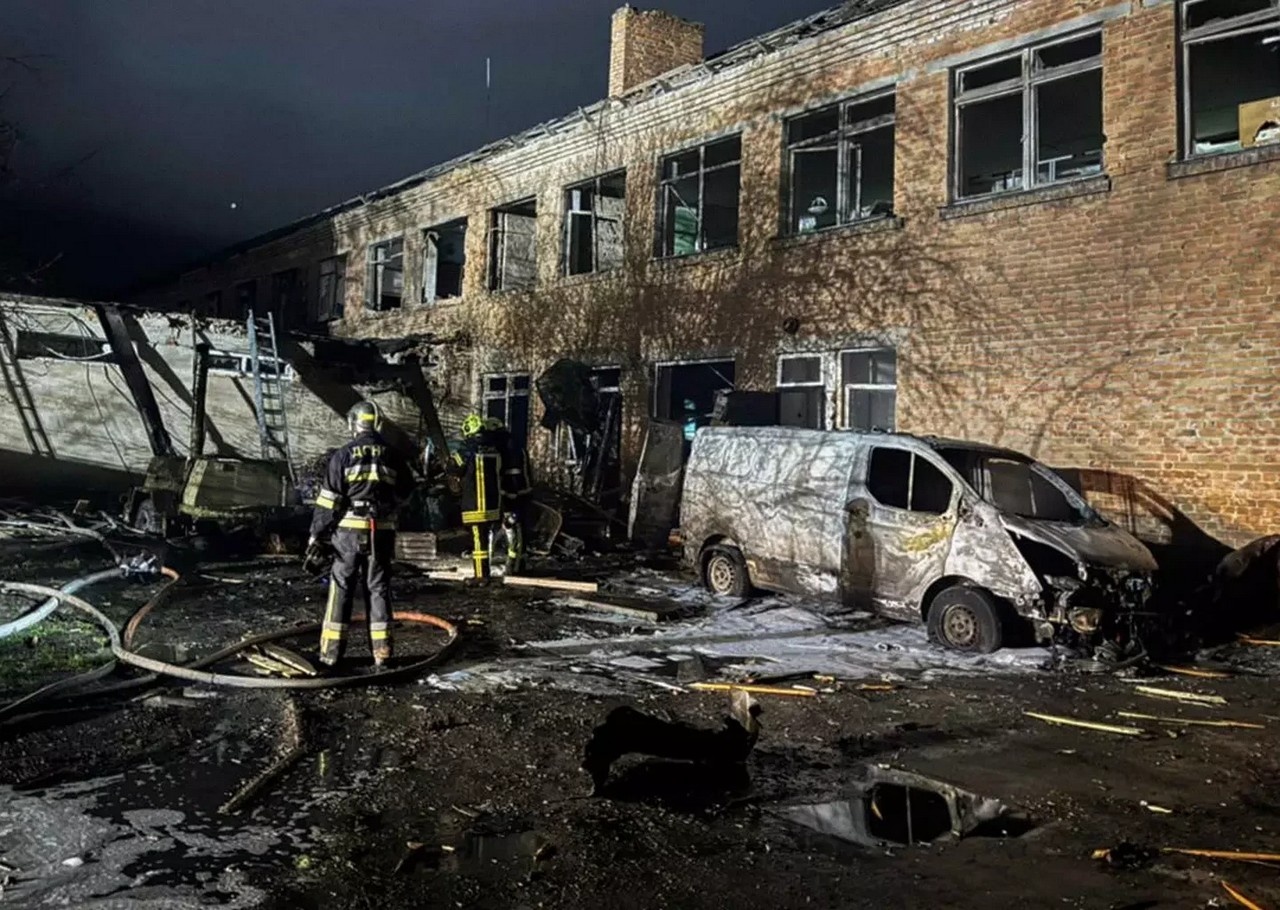 Ликвидация последствий поражения объекта в Киевской области.