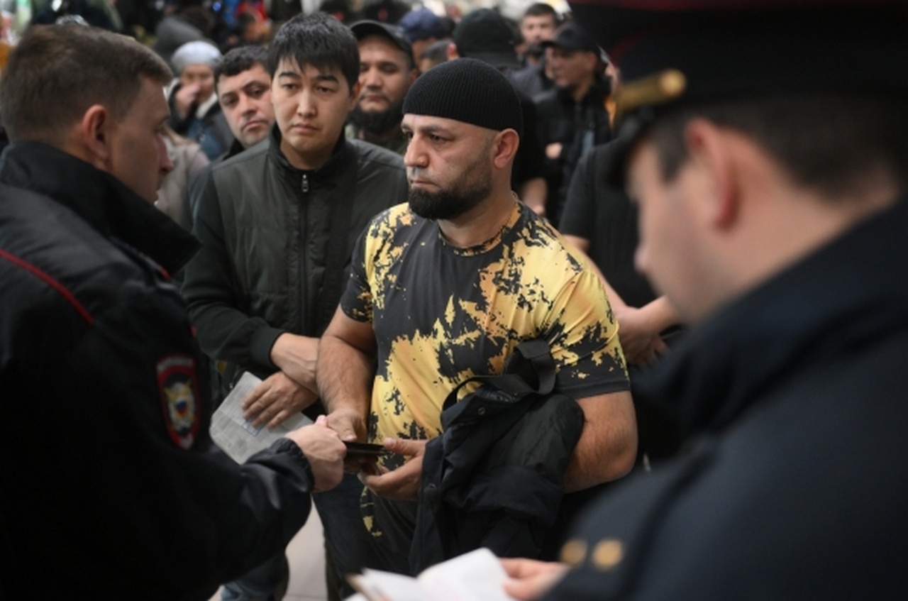 Проверка документов у иностранных граждан, находящихся на территории РФ. Новосибирск.