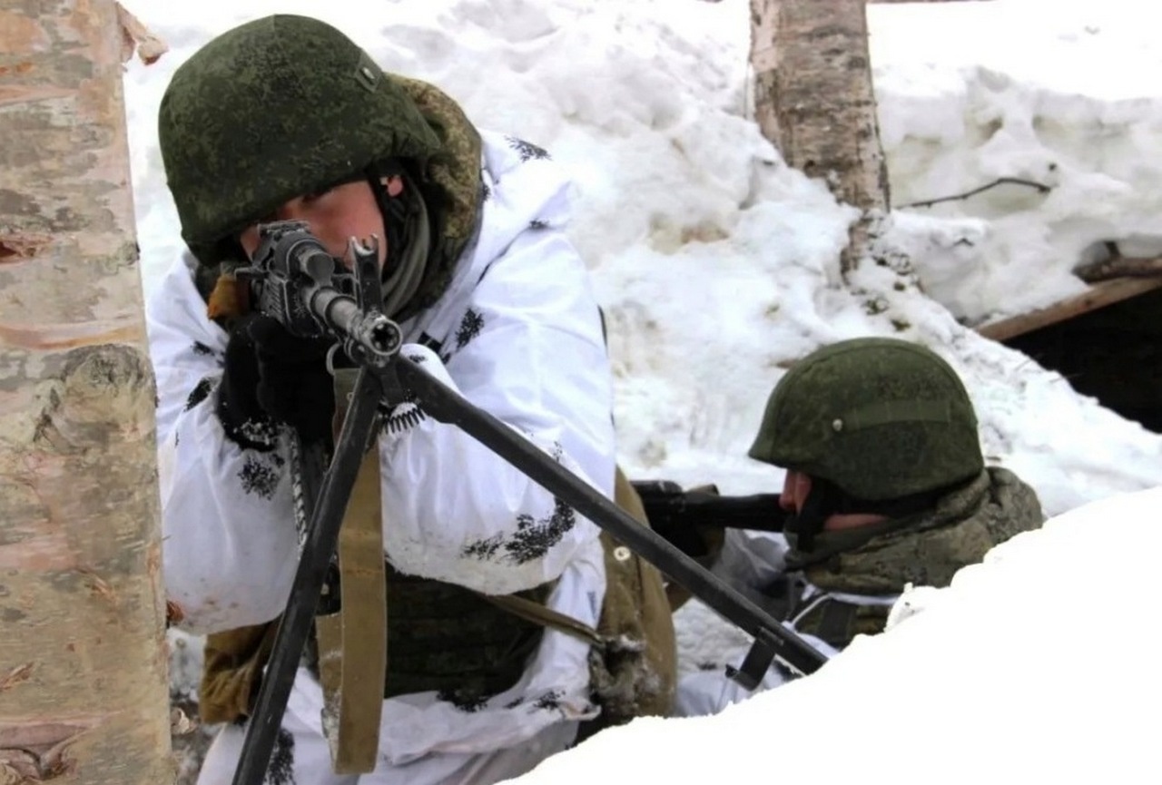 Военнослужащие ВВО на Сахалине осваивают ведение боя в сложной тактической обстановке.
