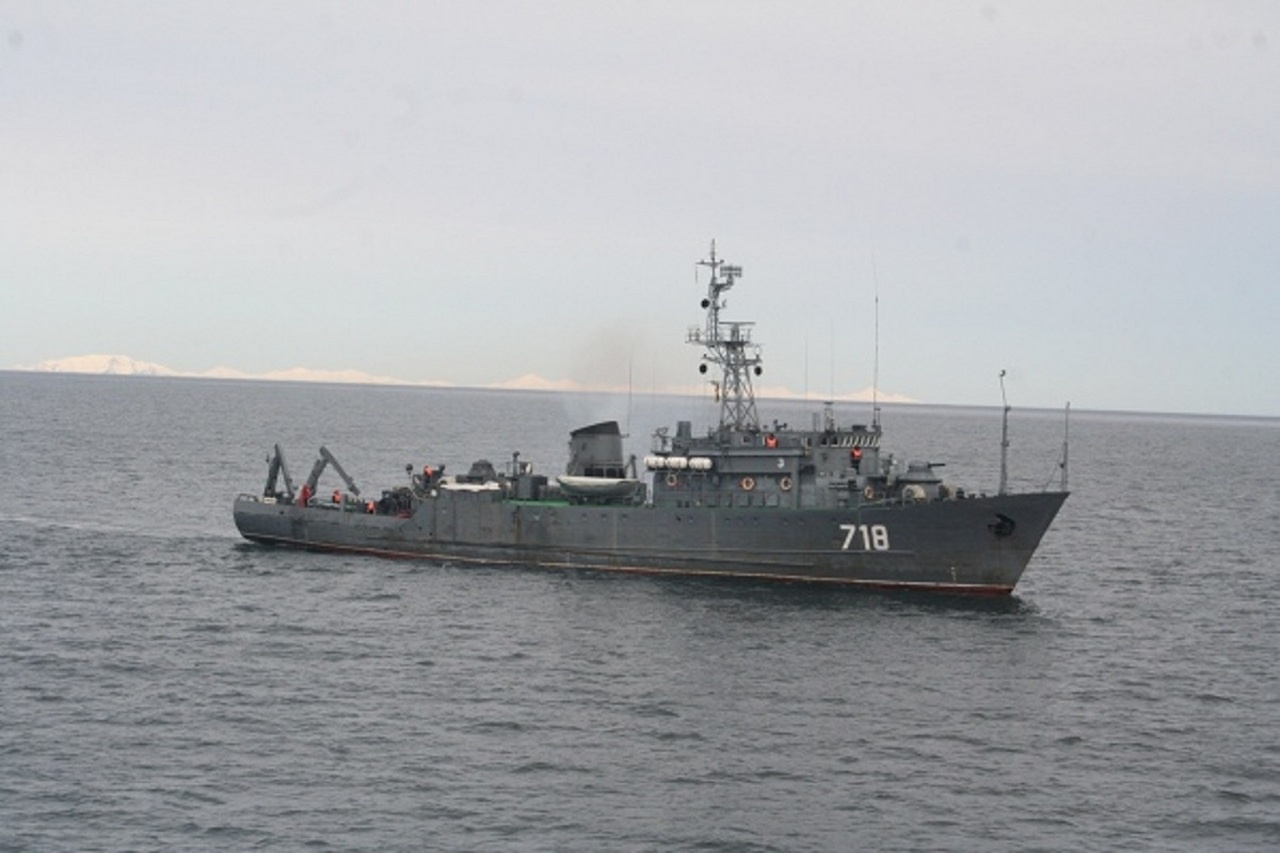 Морской тральщик «МТ-265» выполнил учебное траление акватории Авачинского залива.