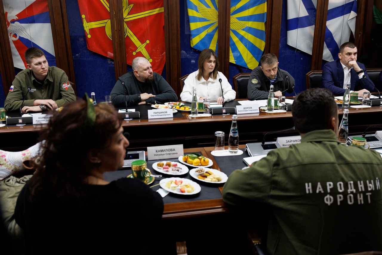 Активисты Народного фронта рассказали о результатах своих гуманитарных миссий, новых направлениях помощи участникам СВО и их семьям.