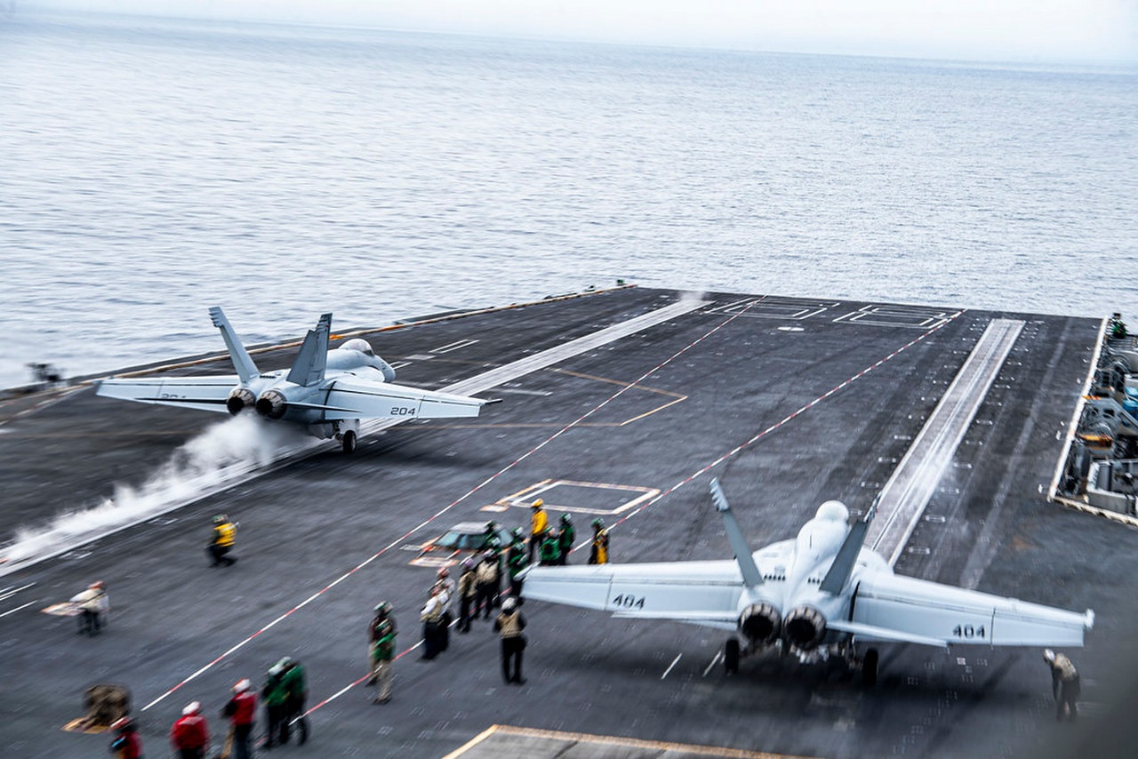 Американские авианосцы постоянно находятся в регионе.