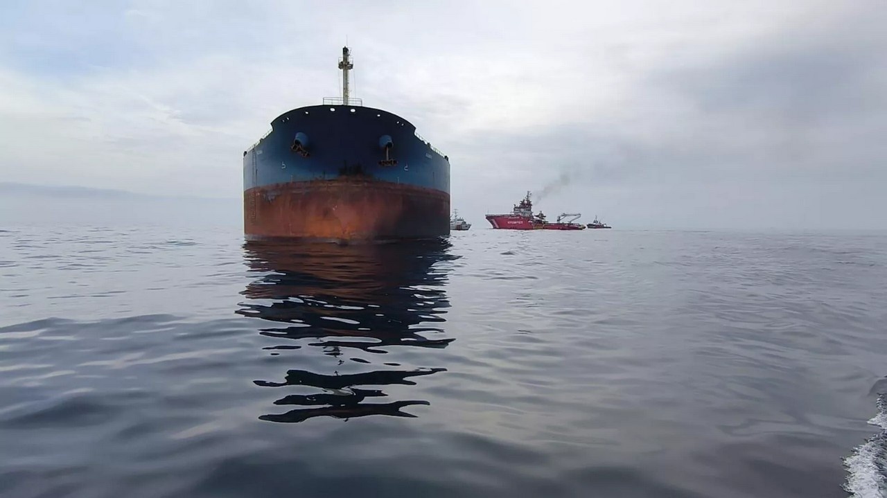 Танкер Kairos после пожара в Чёрном море.