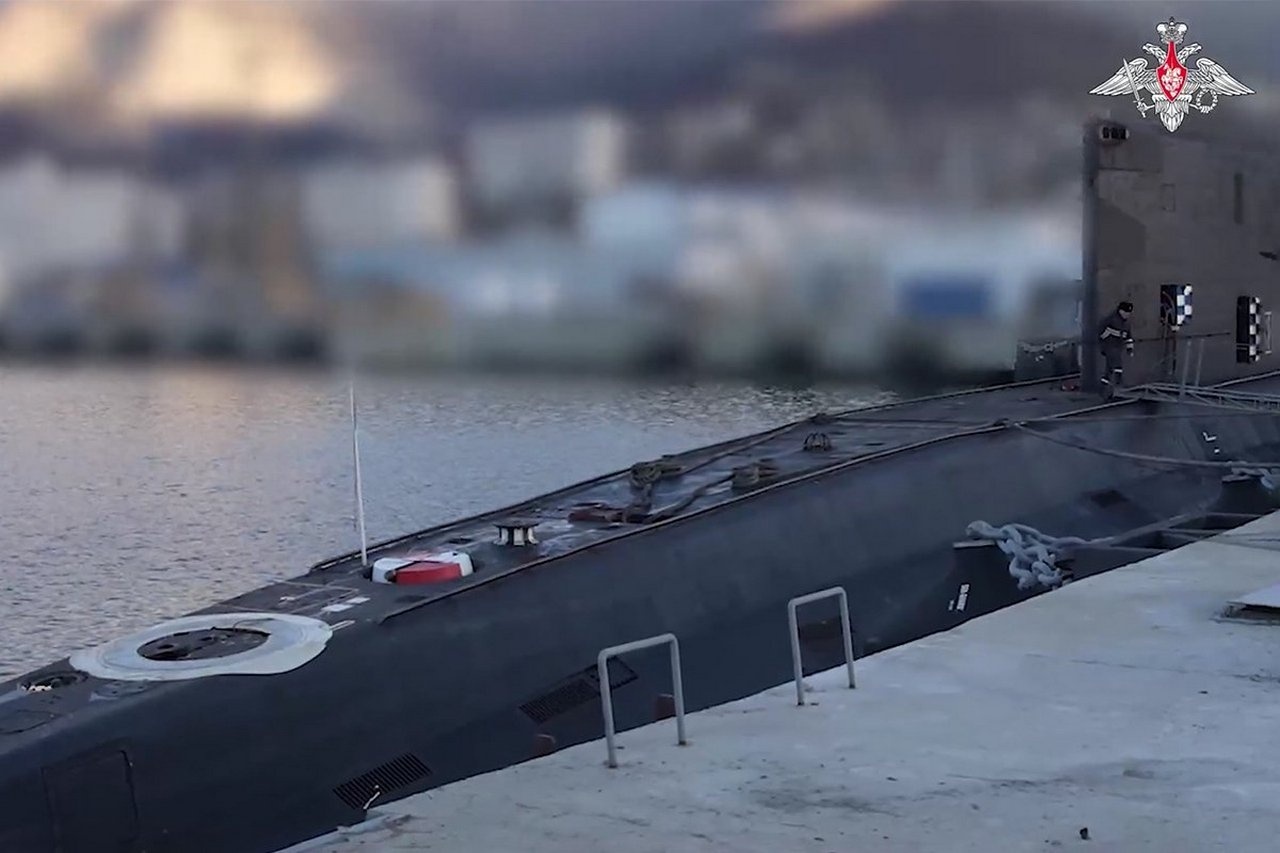 Подводная лодка, «потопленная» СБУ, стоит у причала в Новороссийске.