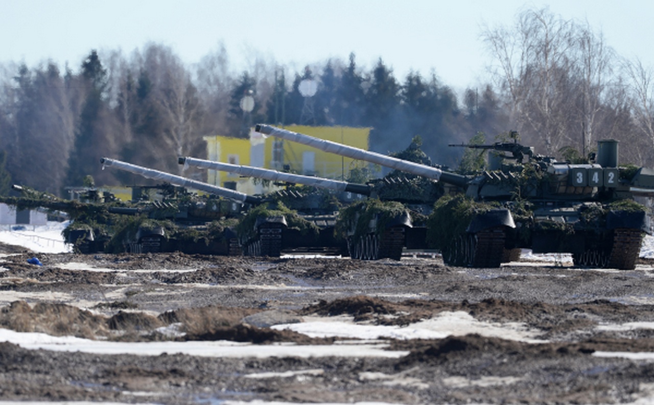  Т-80 на тактических учениях Кантемировской танковой дивизии.