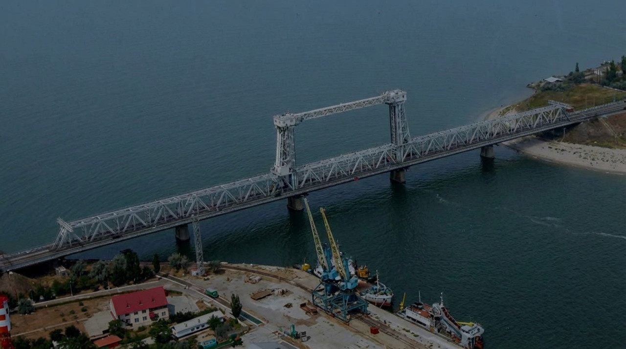 Железнодорожно-автомобильный мост в Затоке.