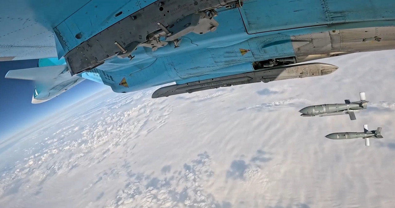 Бомбы ФАБ-500 отправляются к цели.