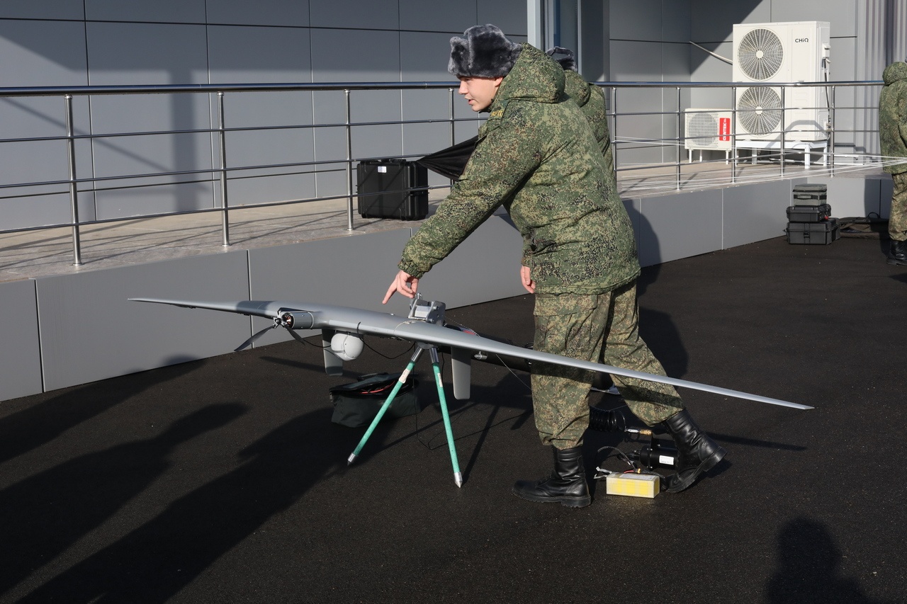 Курсанты изучают как отечественные дроны, так и аппараты иностранного производства.