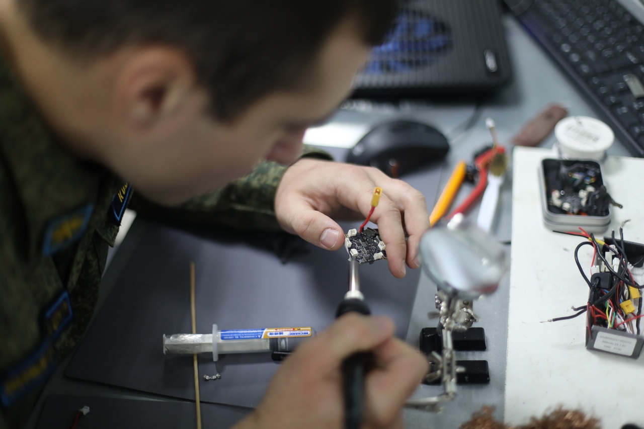 В ВУЦ МГТУ создана исследовательская лаборатория проектирования, эксплуатации и ремонта БПЛА.