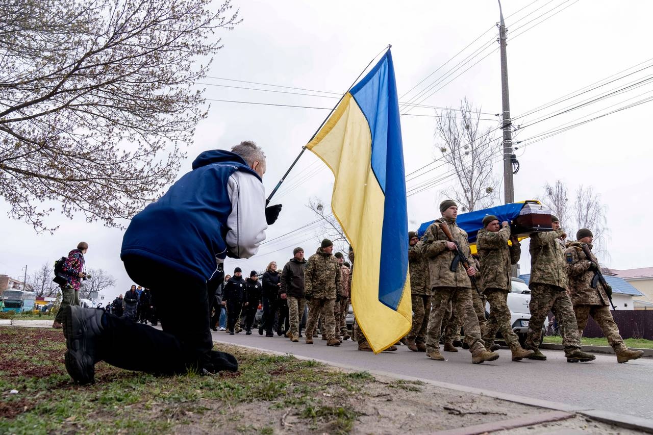 Похороны 18-летнего солдата ВСУ, погибшего под Красноармейском.