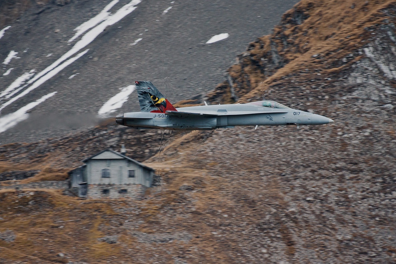 Истребитель F/A-18C Hornet сегодня - основной самолёт ВВС Швейцарии.
