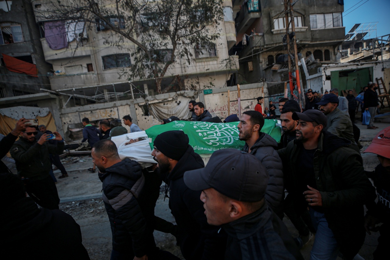 Похороны командира военного крыла ХАМАС Раеда Саада и трёх его помощников, погибших в результате израильской атаки в городе Газа.