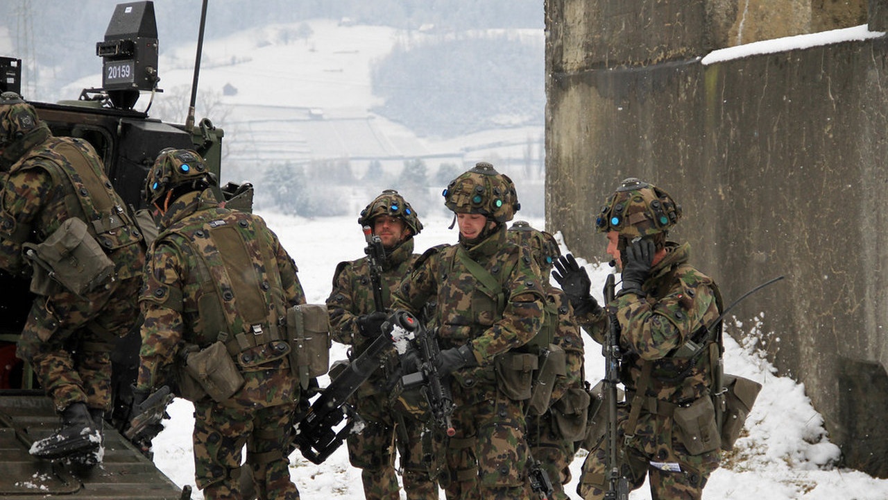 Швейцария в опасности: «русские опять переходят через Альпы»