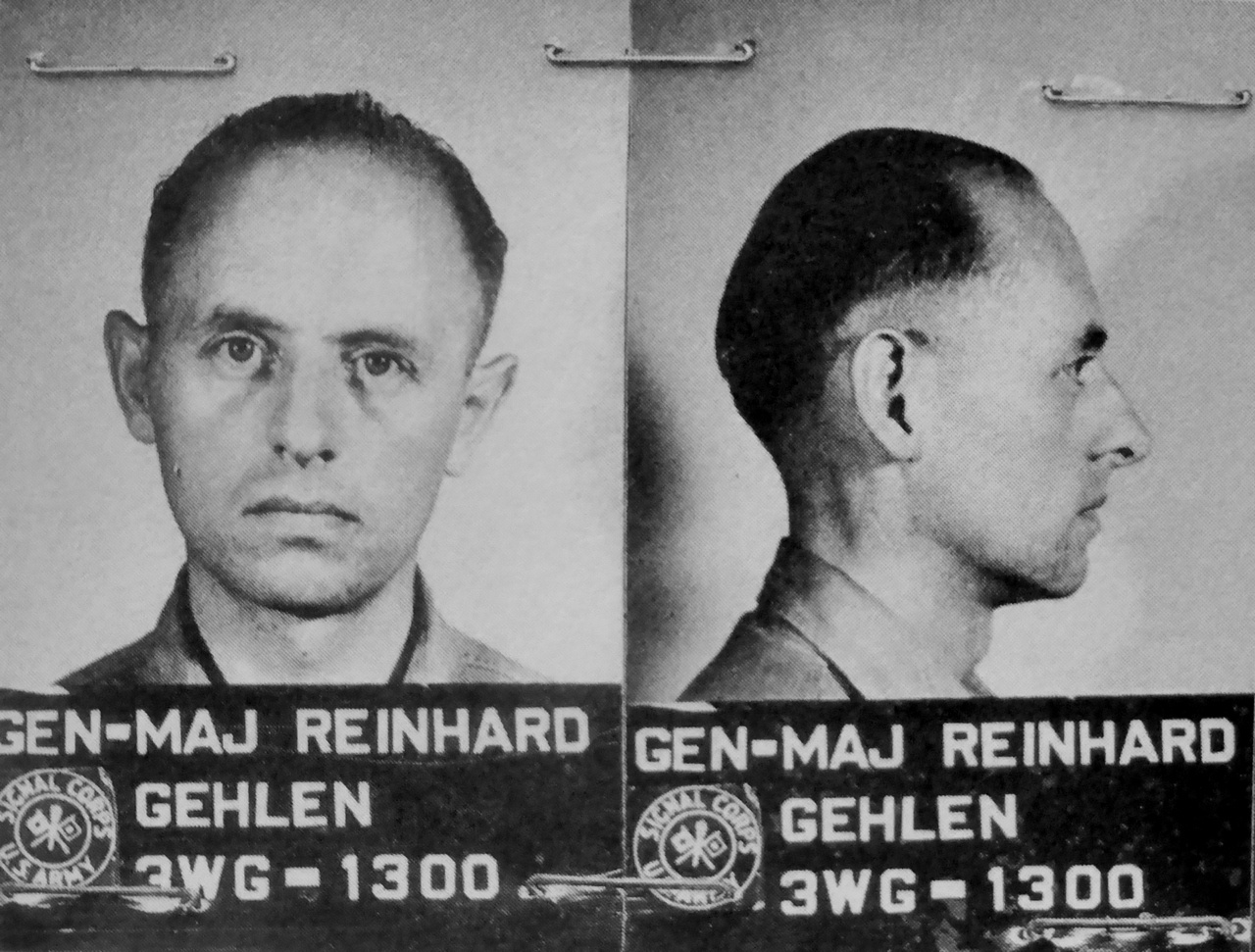 Фотографии пленного немецкого генерала Р. Гелена, сделанные в американском лагере, 1945 г.