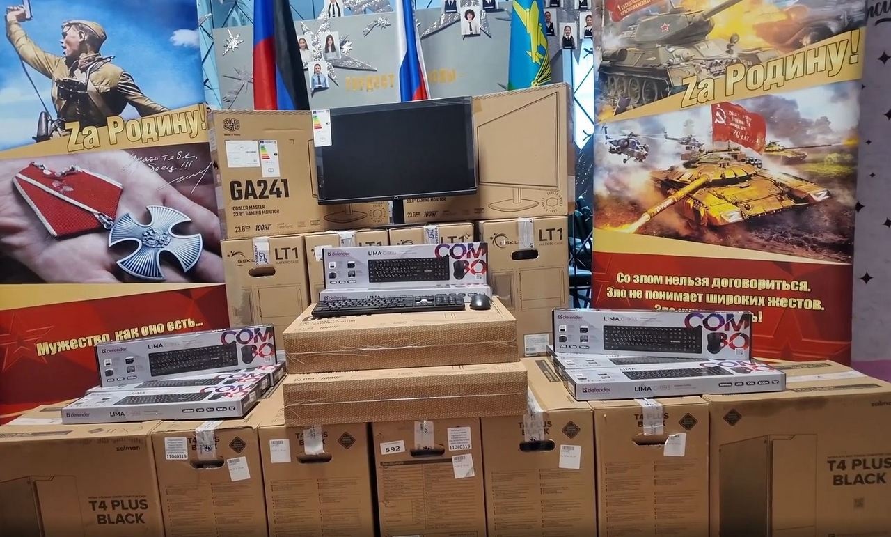 Новороссийские десантники поздравили подшефную школу в ДНР с наступающим Новым 2026 годом.