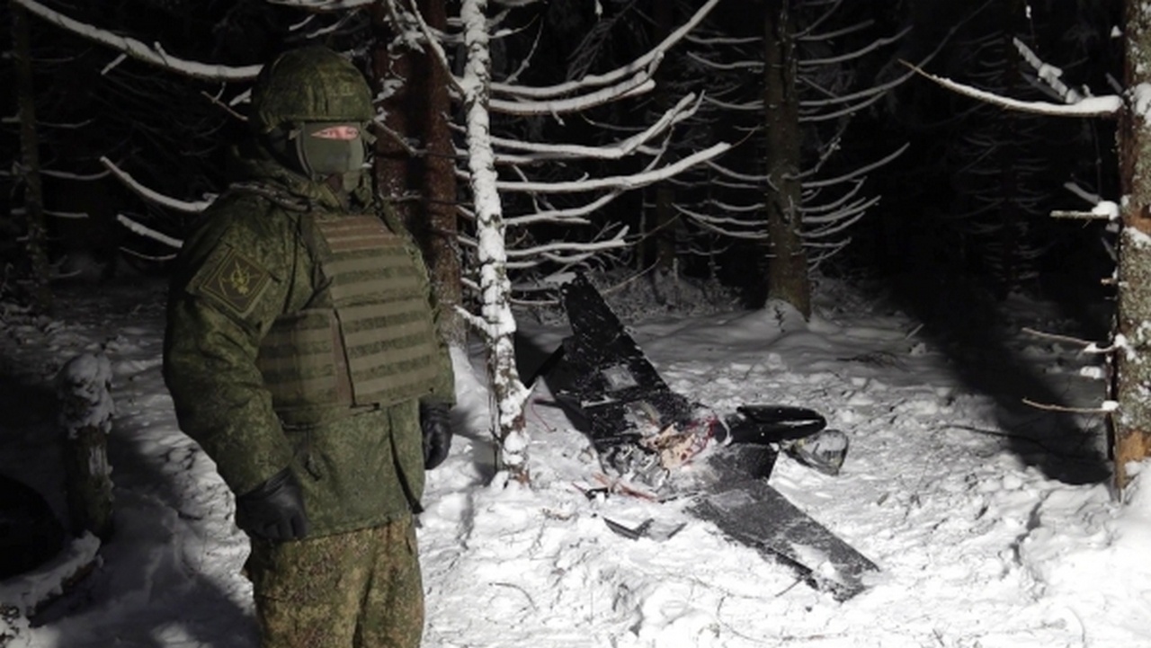 Обломки украинского БПЛА, начинённого фугасными элементами, сбитого российскими средствами ПВО.