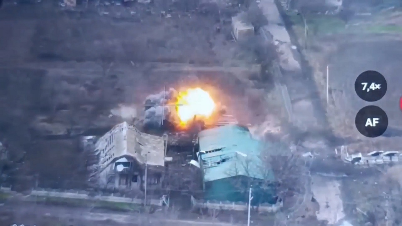 Артиллерийские удары по пункту управления БПЛА и складу боеприпасов ВСУ на Красноармейском направлении.