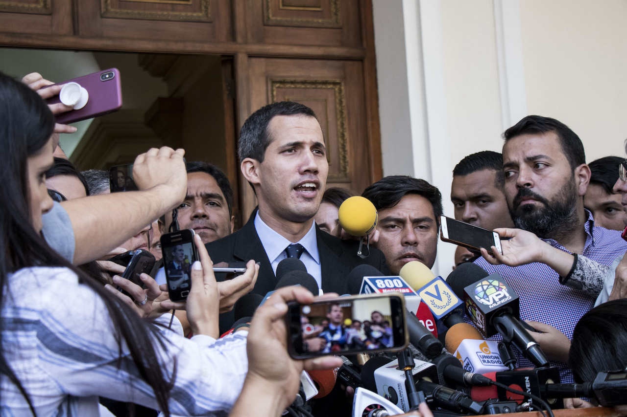 Хуан Гуайдо попытался взять власть в стране и проиграл.