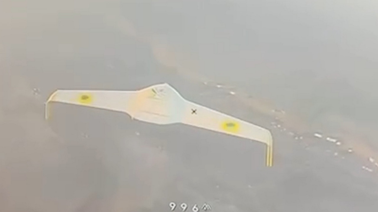 Операторы ударных БПЛА полка беспилотных систем «Буревестник» продолжают охоту за дронами ВСУ.