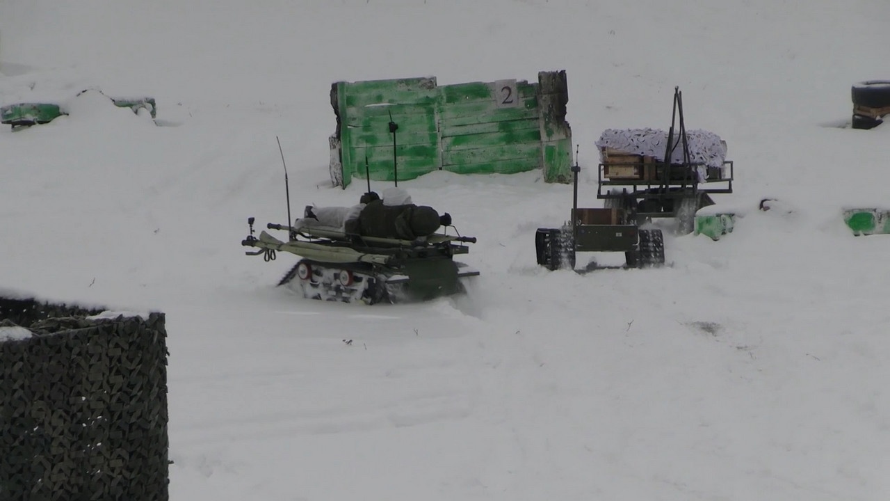 Будущие операторы войск БпС ГрВ «Север» отработали задание в условиях РЭП.
