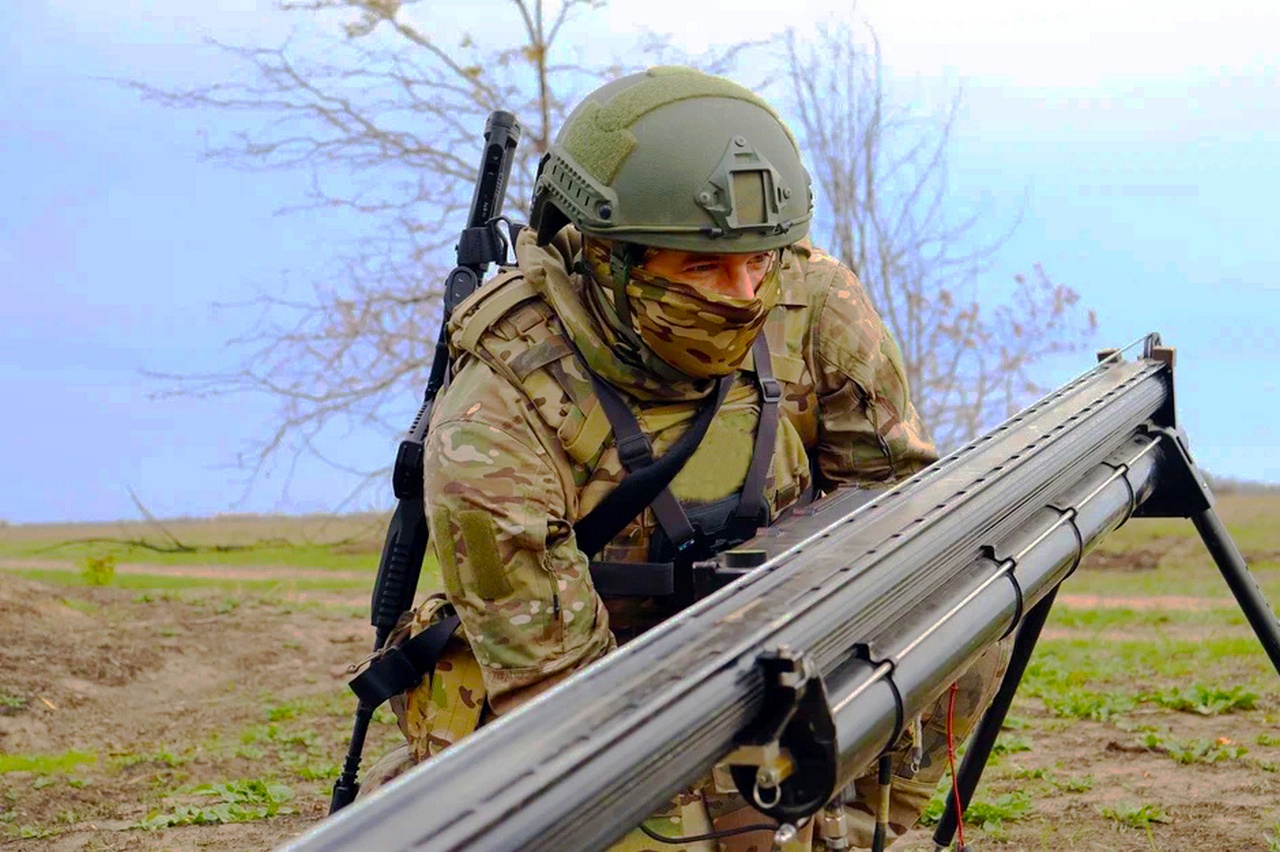 С контрактниками провели занятие по подготовке «Ланцета» к боевому применению.