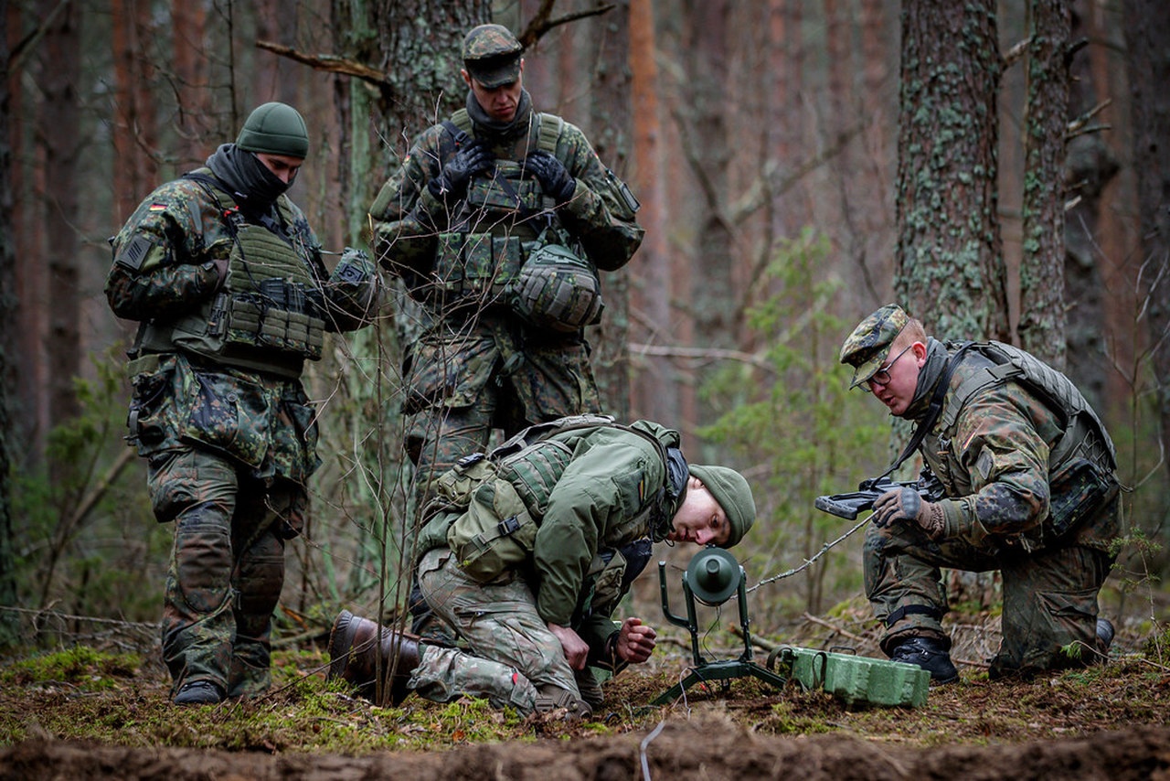 Надежда на Бундесвер, как основу европейской армии, довольно шаткая.