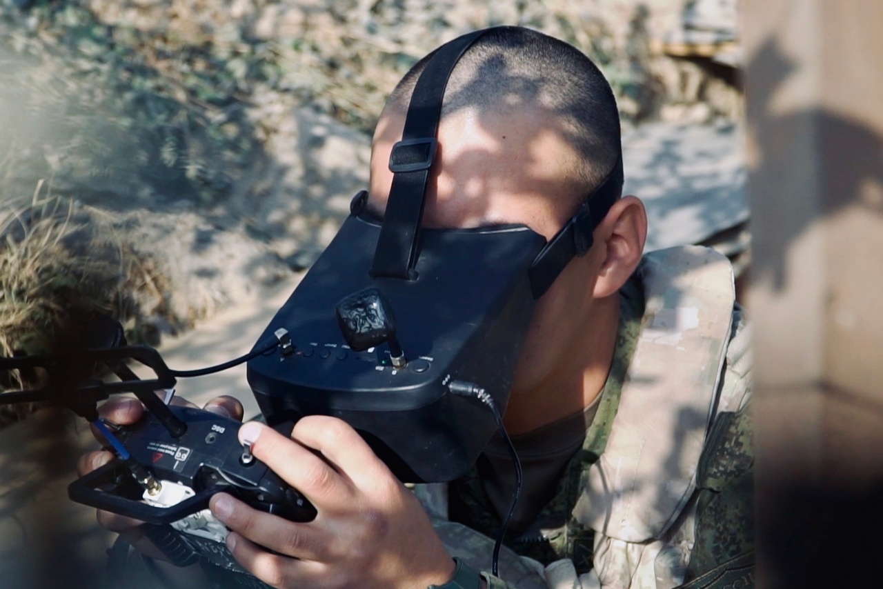 Операторы беспилотных систем российской базы в Таджикистане отработали поиск и уничтожение целей в горах.